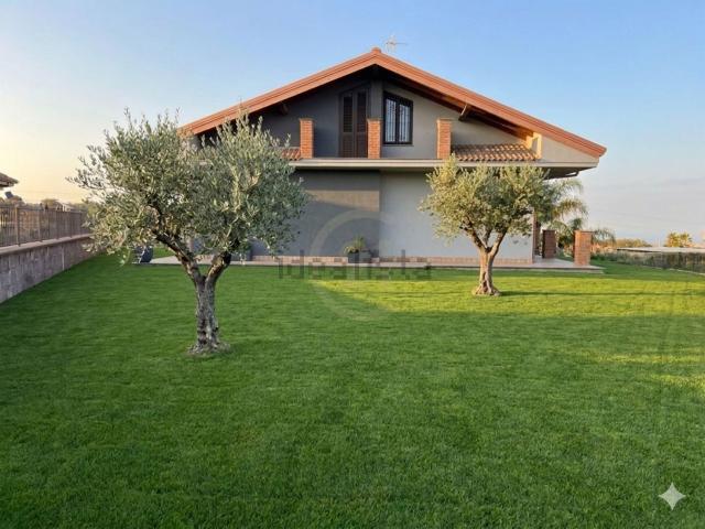 Case e ville in vendita di 210 m²