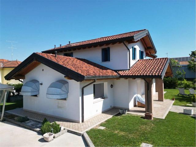 Case e ville in vendita di 210 m²