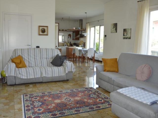 Case e ville in vendita di 210 m² in Traversa 1 di Via per Corte Nocco
