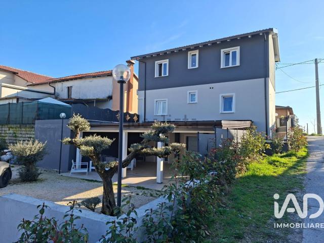 Case e ville in vendita di 210 m² in Via Castenedolo