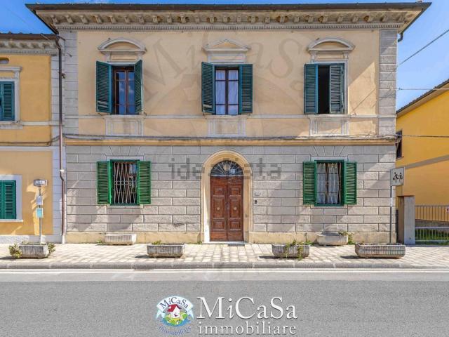 Case e ville in vendita di 210 m² in Via Antonio Gramsci, 44