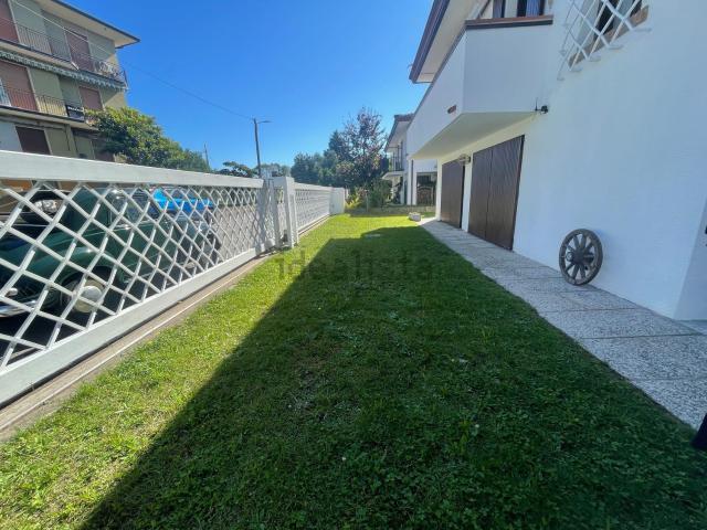 Case e ville in vendita di 210 m² in Via Alessandria