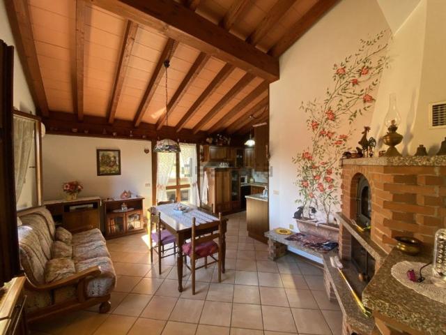 Case e ville in vendita di 210 m² in Via Alessandro Volta