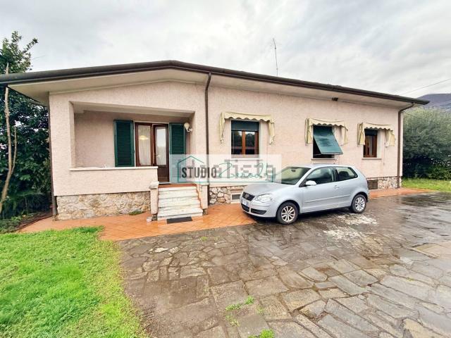 Case e ville in vendita di 210 m² in Via Bonazzera