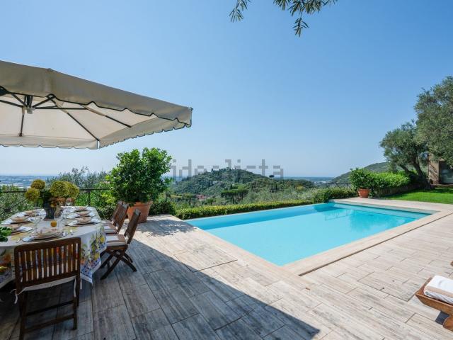 Case e ville in vendita di 210 m² in Via Balza Fiorita