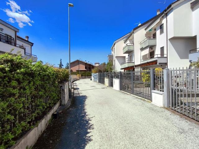 Case e ville in vendita di 210 m² in Via Basilicata, 6