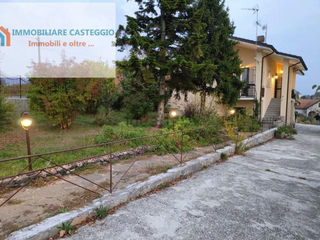 Case e ville in vendita di 210 m² in Via Belvedere, 12