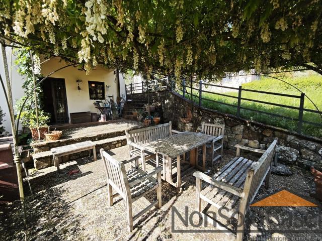 Case e ville in vendita di 210 m² in Via Bino Bini