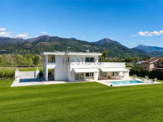 Case e ville in vendita di 210 m² in Via Bugneta