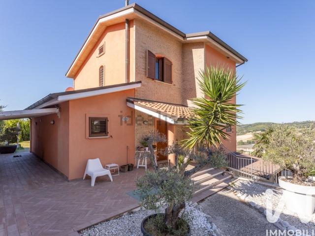 Case e ville in vendita di 210 m² in Via Galletto, 45