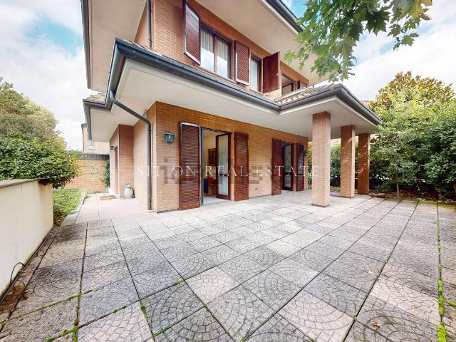 Case e ville in vendita di 210 m² in Via Giacomo Leopardi, 12