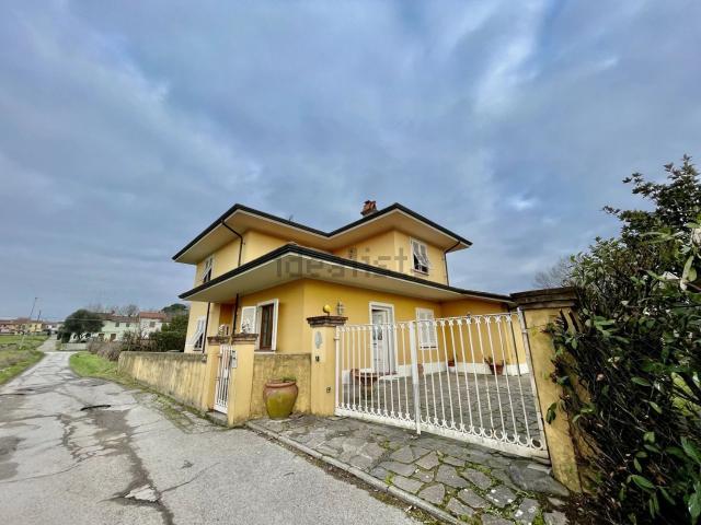 Case e ville in vendita di 210 m² in Via Giacomo Puccini, 2922