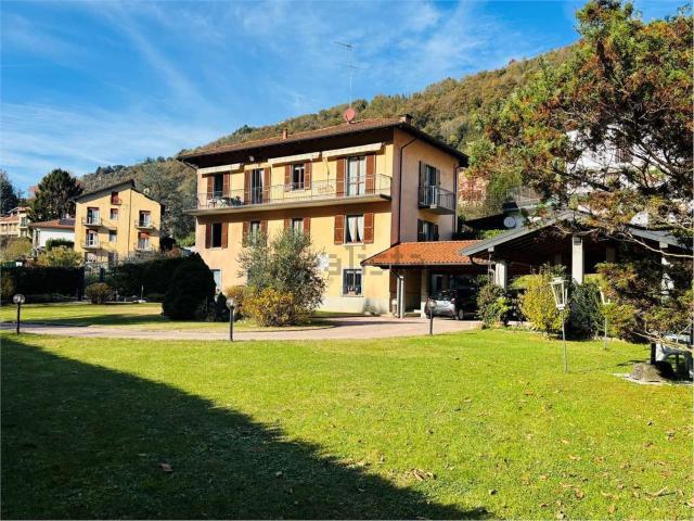 Case e ville in vendita di 210 m² in Via Giovanni Battista Avignone, 2