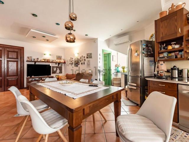 Case e ville in vendita di 210 m² in Via Giovanni della Rocca