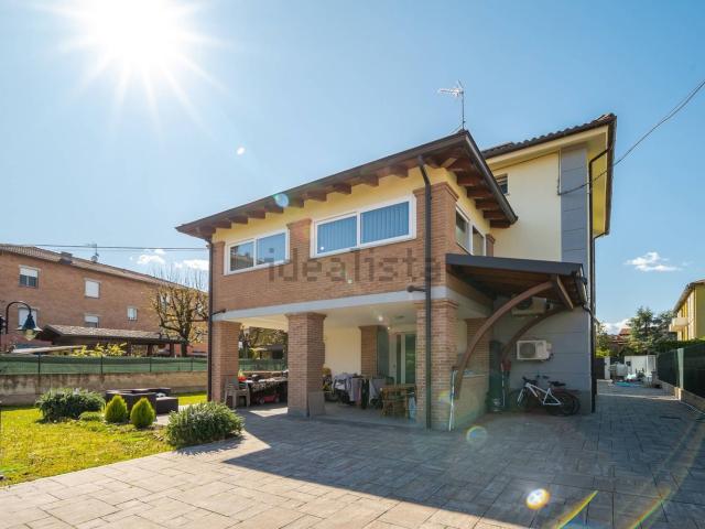 Case e ville in vendita di 210 m² in Via Grumi