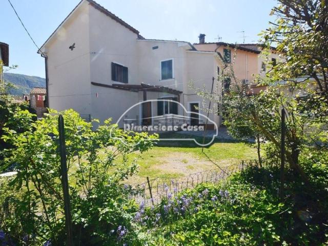 Case e ville in vendita di 210 m² in Via dei Bozzi, 3590