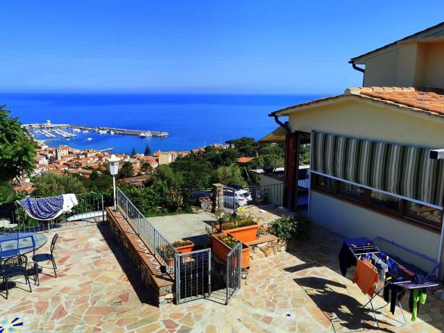 Case e ville in vendita di 210 m² in Via dei pini