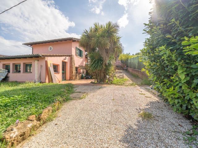 Case e ville in vendita di 210 m² in Via delle Coppe