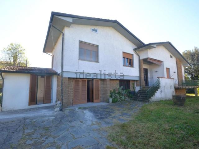 Case e ville in vendita di 210 m² in Via di S.Donato, 55100