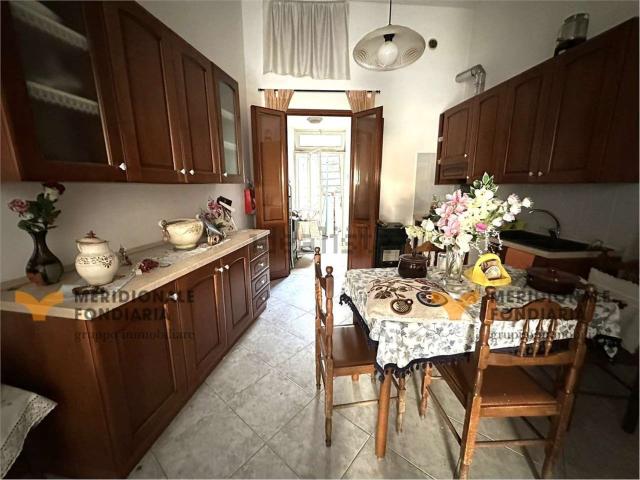 Case e ville in vendita di 210 m² in Via E. Toti, 37
