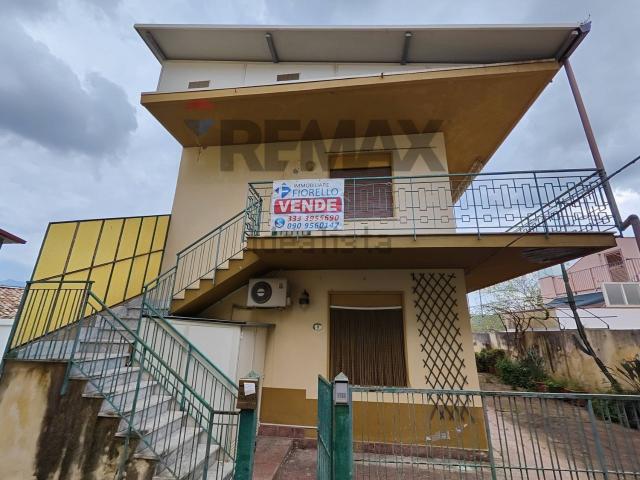 Case e ville in vendita di 210 m² in Via F. Filzi, 22