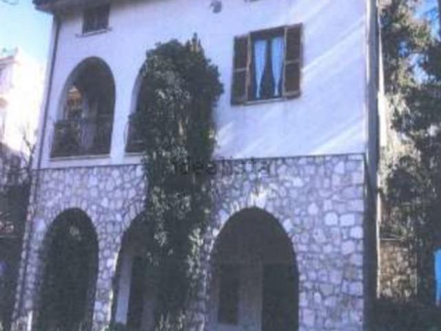 Case e ville in vendita di 210 m² in Via Farense