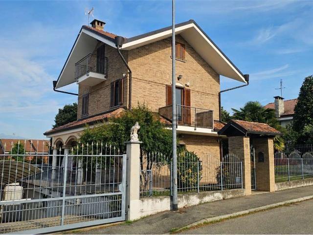 Case e ville in vendita di 210 m² in Via Luigi Einaudi