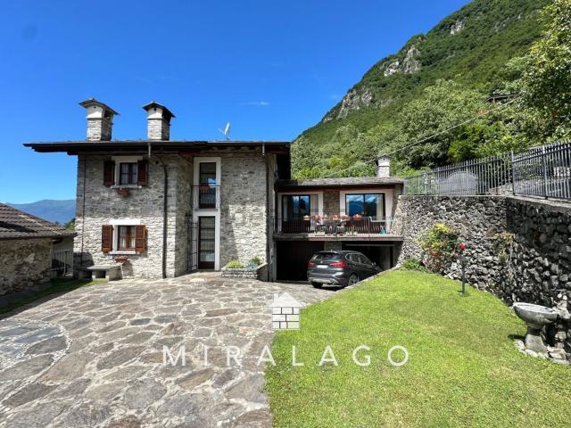 Case e ville in vendita di 210 m² in Via Monastero