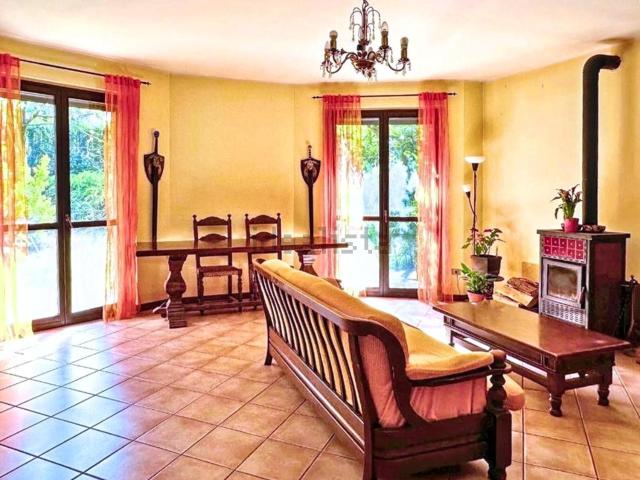 Case e ville in vendita di 210 m² in Via Monsereno