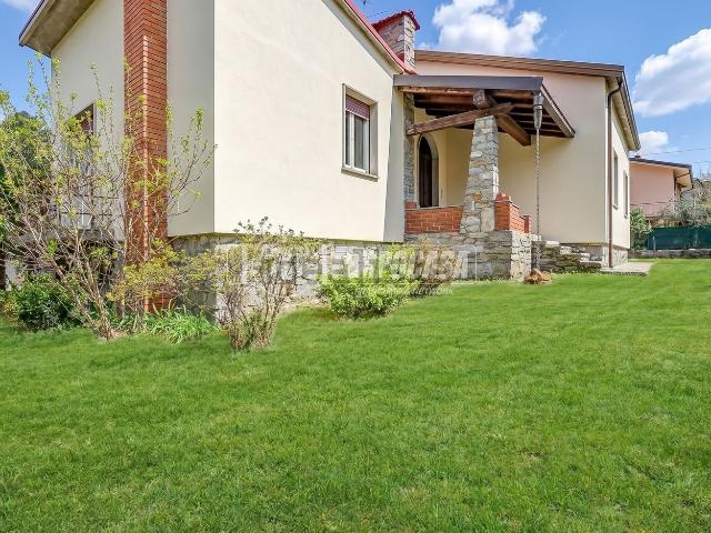 Case e ville in vendita di 210 m² in Via Monte Ameno