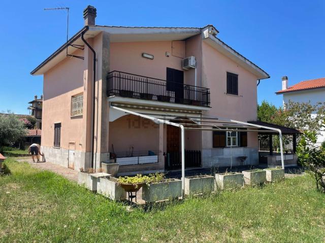 Case e ville in vendita di 210 m² in Via Mahatma Gandhi