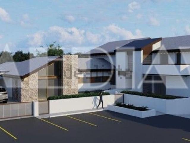 Case e ville in vendita di 210 m² in Via Malvignù