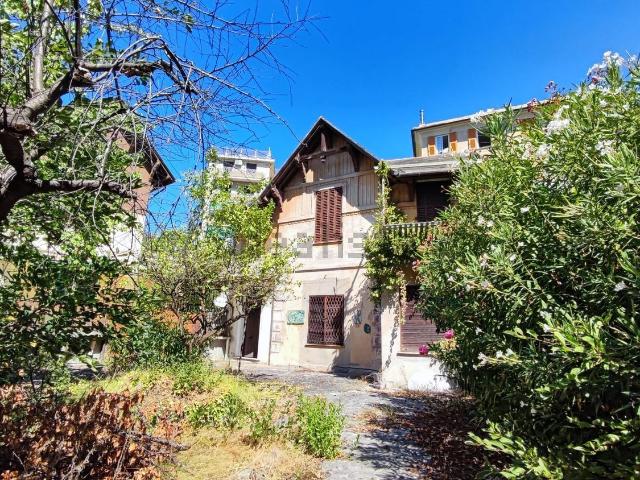 Case e ville in vendita di 210 m² in Via Martiri della Libertà, 14