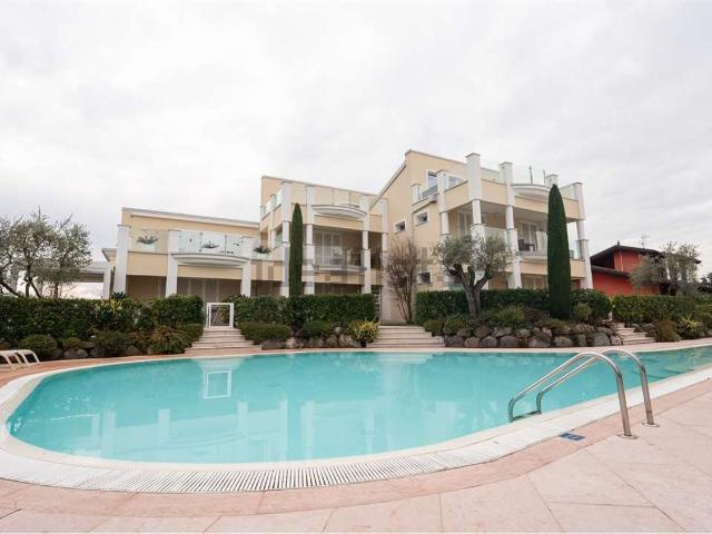 Case e ville in vendita di 210 m² in Via Miralago