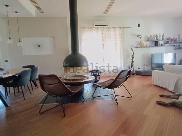 Case e ville in vendita di 210 m² in Via Nave