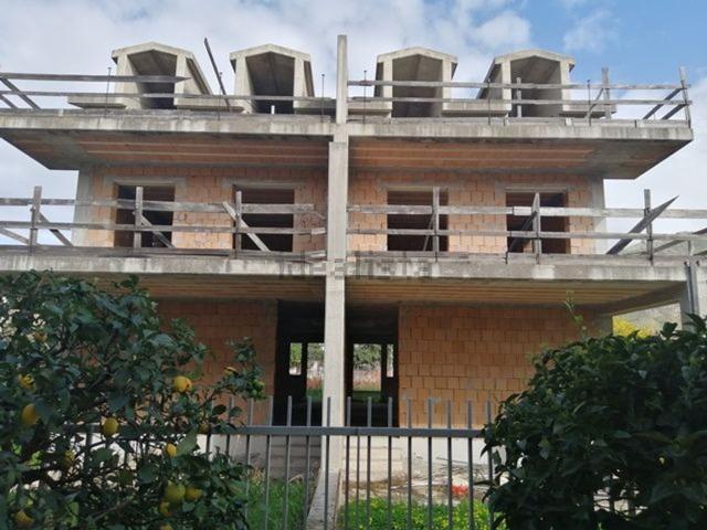 Case e ville in vendita di 210 m² in Via Salvo D&apos Acquisto
