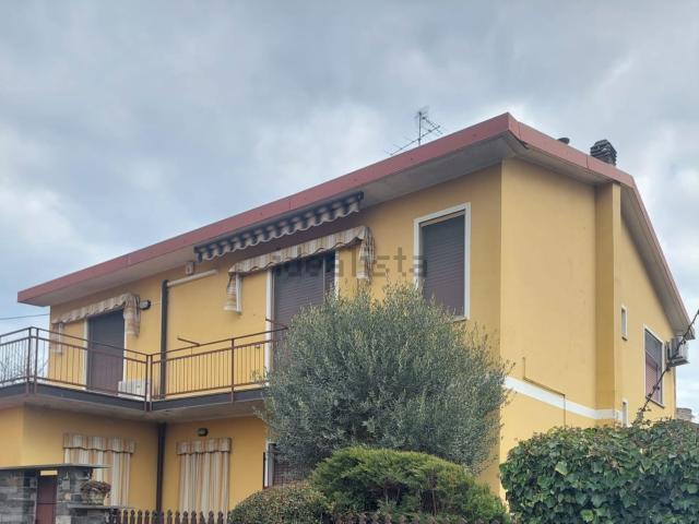 Case e ville in vendita di 210 m² in Via San Fedele
