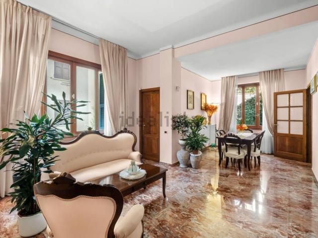 Case e ville in vendita di 210 m² in Via Silvio Pellico, 15