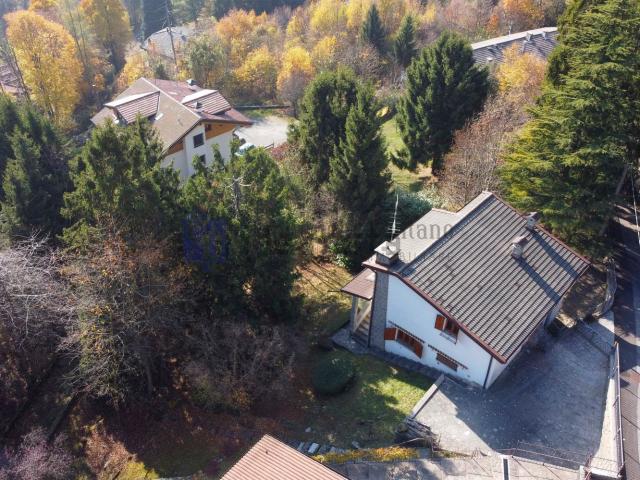 Case e ville in vendita di 210 m² in Via Ponciai, 8