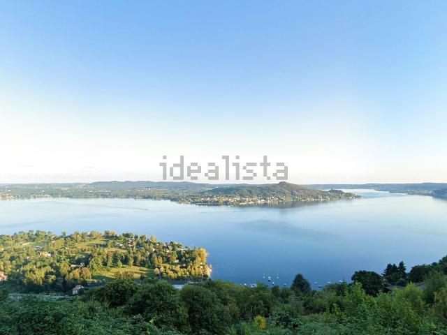 Case e ville in vendita di 210 m² in Via per Lesa, 38