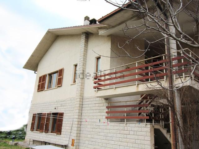 Case e ville in vendita di 210 m² in Via Pietro Mascagni