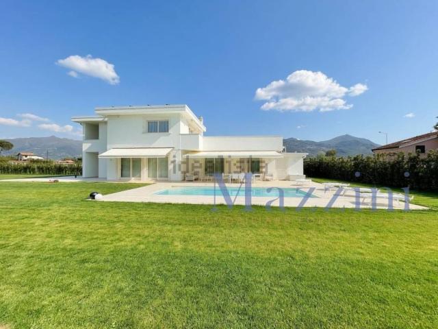 Case e ville in vendita di 210 m² in Via Pisanica
