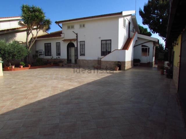 Case e ville in vendita di 210 m² in Via Ruggero il Normanno, 24
