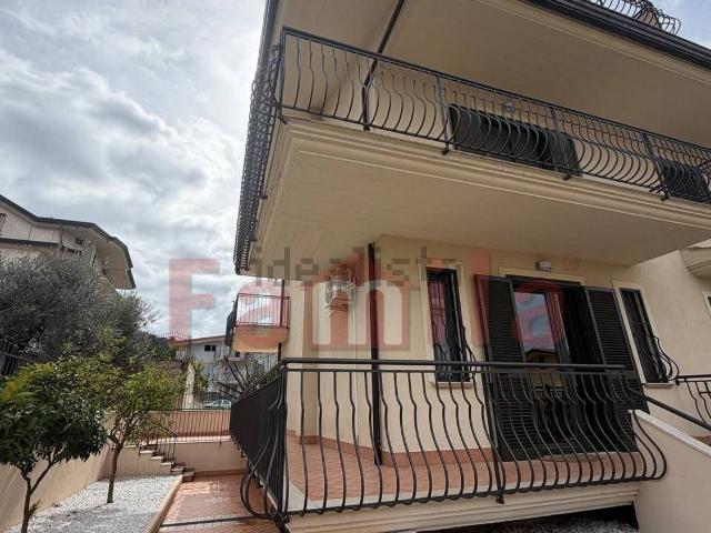 Case e ville in vendita di 210 m² in Via Umberto Nobile