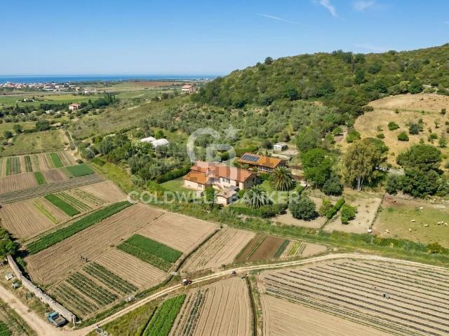 Case e ville in vendita di 210 m² in Via Vecchia Aurelia