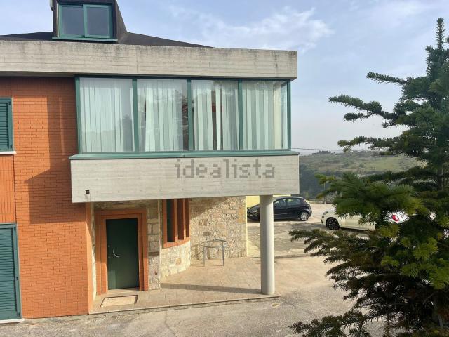 Case e ville in vendita di 210 m² in Via vernone