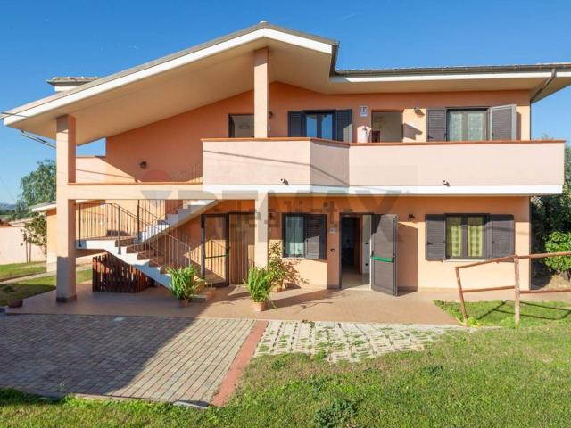 Case e ville in vendita di 210 m² in Contrada Piane, 48