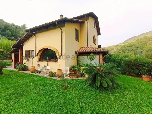 Case e ville in vendita di 210 m² in Corso Verbone