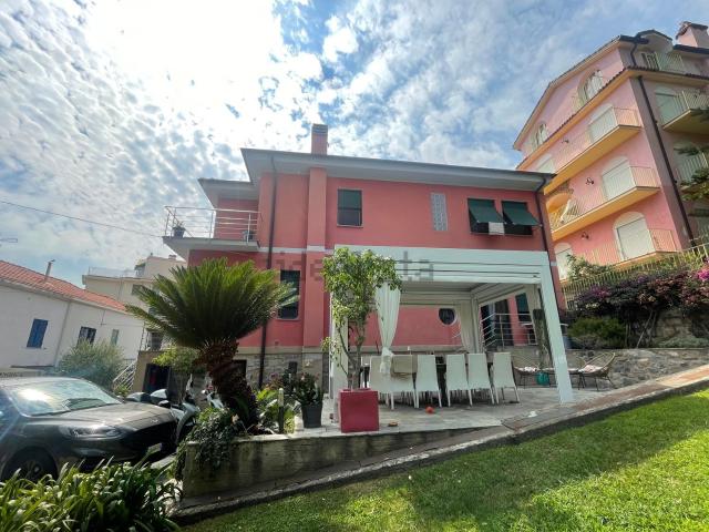 Case e ville in vendita di 210 m² in Corso Giuseppe Mazzini, 159