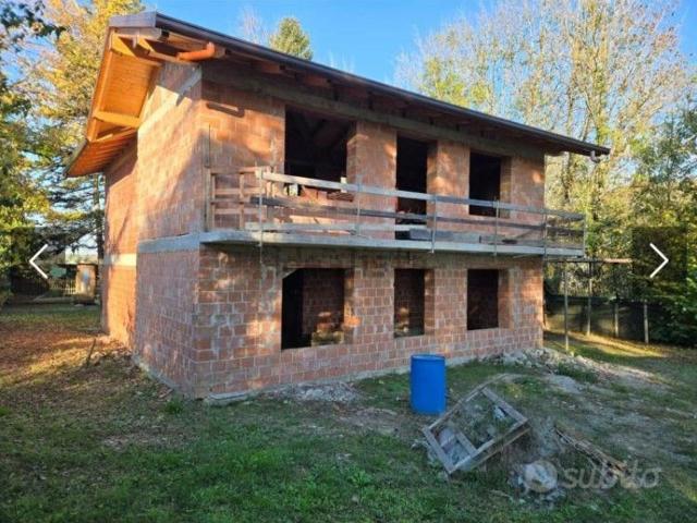 Case e ville in vendita di 210 m² in Strada della Rosta
